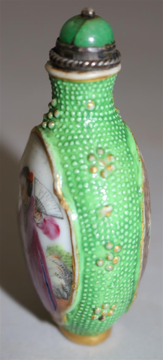 A rare Chinese chicken skin moulded famille rose snuff bottle, late 18th/early 19th century 6.7cm,